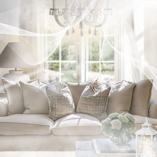 ||𝓑𝓻𝓮𝓮𝔃𝓮🤍🌿                             #pro #blissfulbreeze #white #greenery #breeze #livingroom @sparkledesigns 